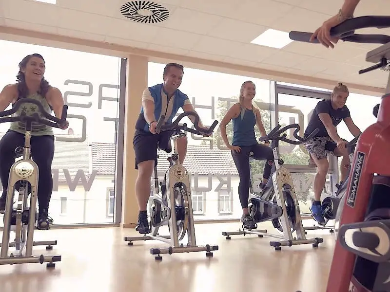 Gruppe beim Cycling-Training im TSC Dresden
