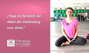 Yoga-Kurstrainerin stellt sich im Blogbeitrag des Thomas Sport Centers Dresden vor